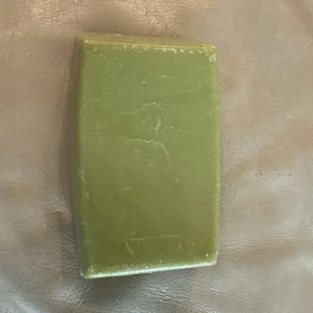 AVON sweet rosemary Crackled Botanical Body‎ Bar Soap - 4 oz.